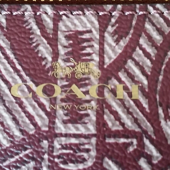 ✅ NEW WITH TAGS❗️COACH CORNER ZIP WRISTLET ✅  - Picture 5 of 9